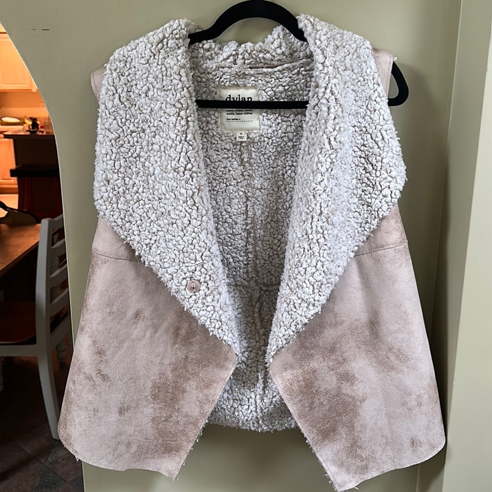 Dylan Sherpa/Hide Vest